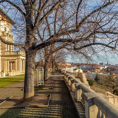 Sunny Grebovka Apartment Prag